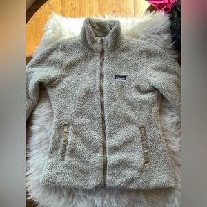 - Size medium full zip light gray patagonia jacket 
M